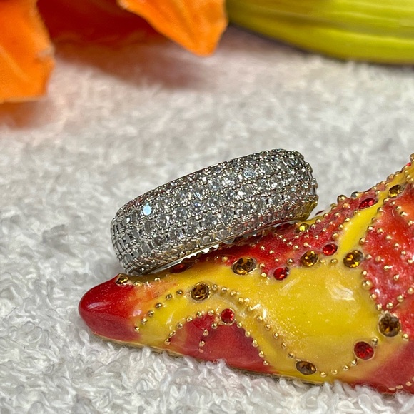 *Host Pick* Real cool Silver Crystal square Band Ring - Picture 11 of 13